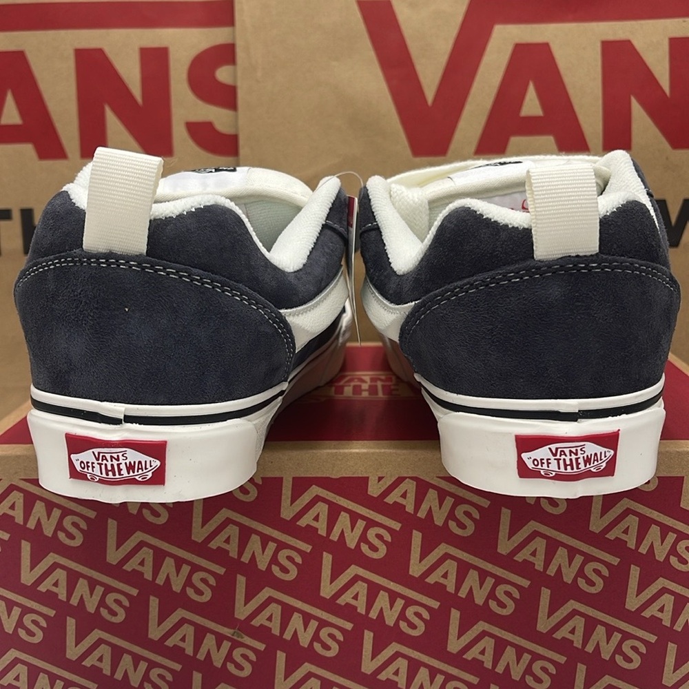 Vans Men’s Gray and White Sneakers Knu Skool
Pig Suede Gray
VN000CS0BGF - Picture 14 of 16